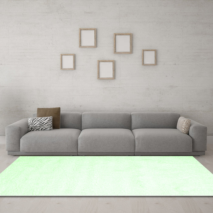 Machine Washable Solid Green Modern Area Rugs in a Living Room,, wshcon472grn