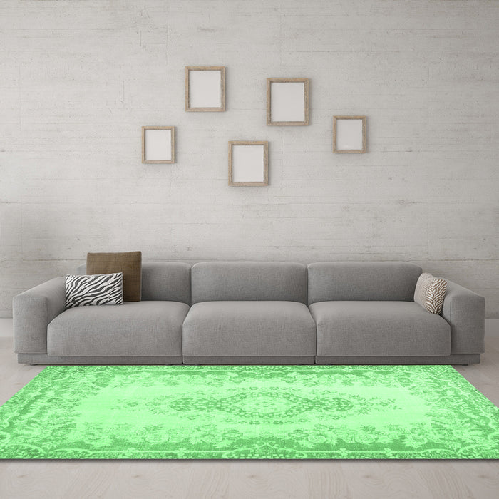 Machine Washable Abstract Emerald Green Contemporary Area Rugs in a Living Room,, wshcon473emgrn