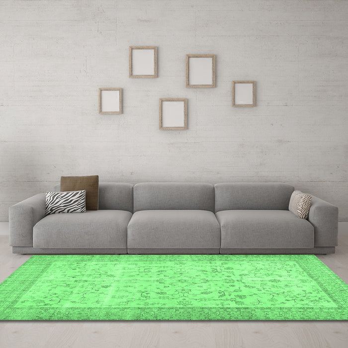 Machine Washable Abstract Emerald Green Contemporary Area Rugs in a Living Room,, wshcon474emgrn