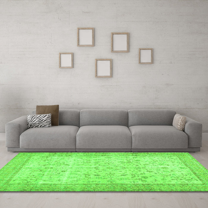Machine Washable Abstract Green Contemporary Area Rugs in a Living Room,, wshcon474grn