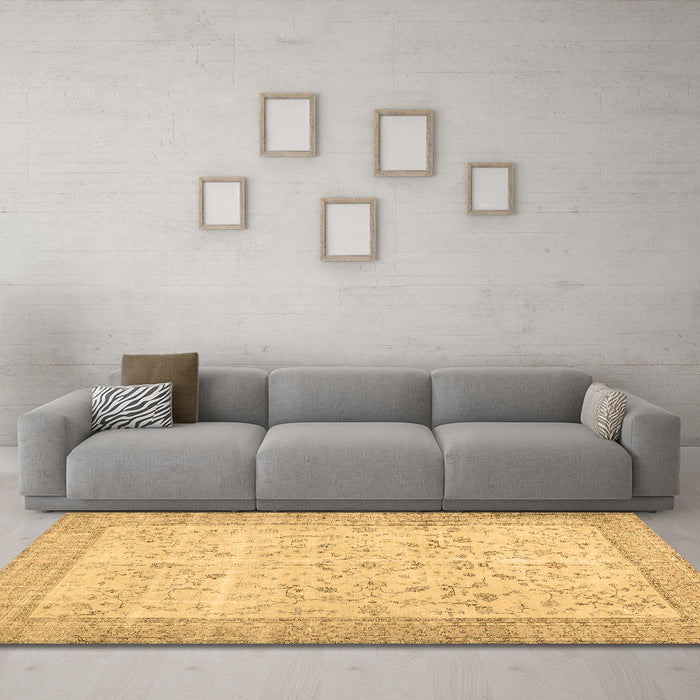 Machine Washable Abstract Brown Contemporary Rug in a Living Room,, wshcon474brn