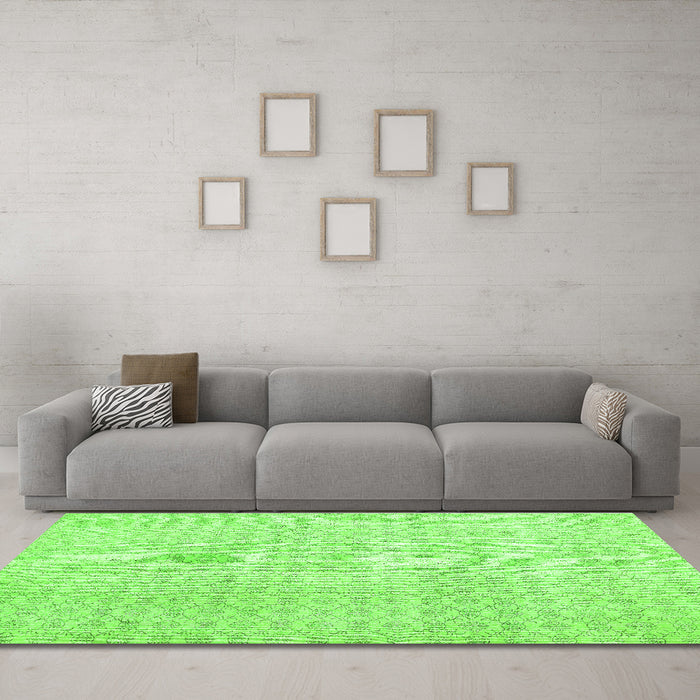 Machine Washable Abstract Green Contemporary Area Rugs in a Living Room,, wshcon475grn