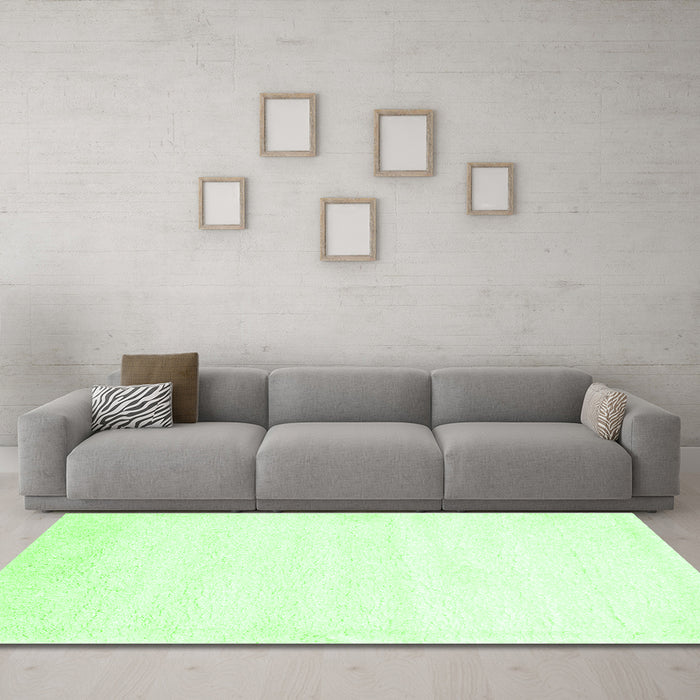 Machine Washable Solid Green Modern Area Rugs in a Living Room,, wshcon476grn