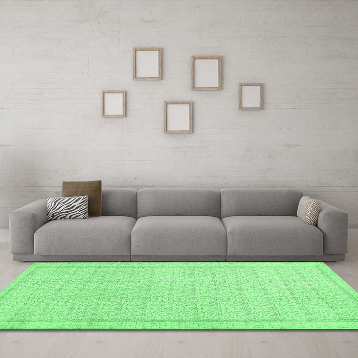 Machine Washable Abstract Emerald Green Contemporary Area Rugs in a Living Room,, wshcon478emgrn