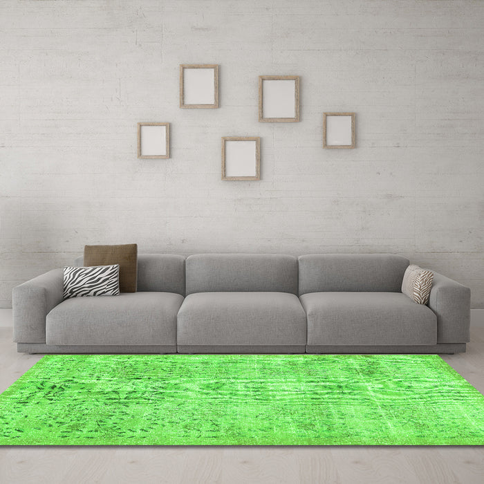 Machine Washable Abstract Green Contemporary Area Rugs in a Living Room,, wshcon482grn
