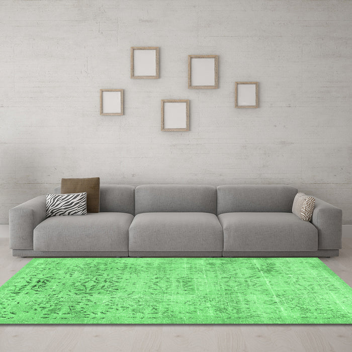 Machine Washable Abstract Emerald Green Contemporary Area Rugs in a Living Room,, wshcon482emgrn