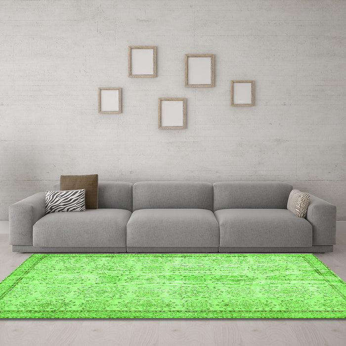 Machine Washable Abstract Green Contemporary Area Rugs in a Living Room,, wshcon486grn