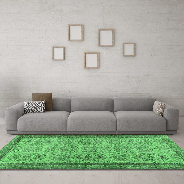 Machine Washable Abstract Emerald Green Contemporary Area Rugs in a Living Room,, wshcon488emgrn