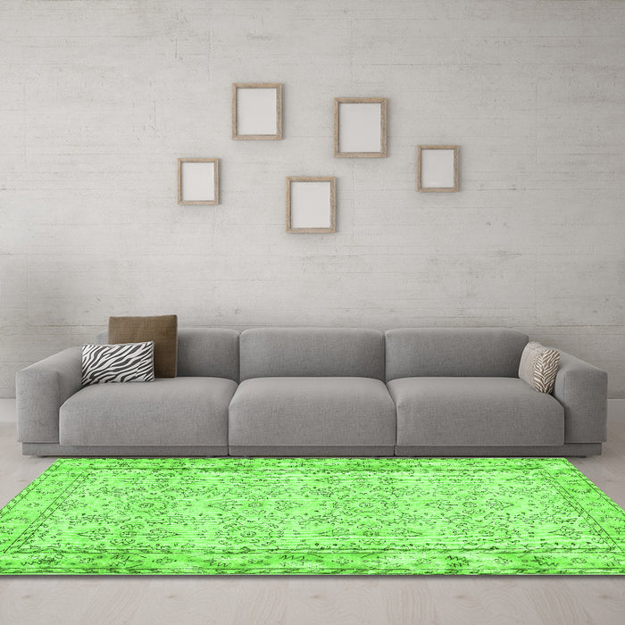 Machine Washable Abstract Green Contemporary Area Rugs in a Living Room,, wshcon489grn