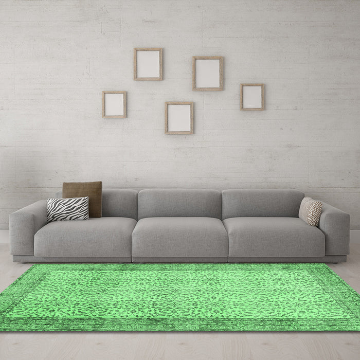 Machine Washable Abstract Emerald Green Contemporary Area Rugs in a Living Room,, wshcon491emgrn