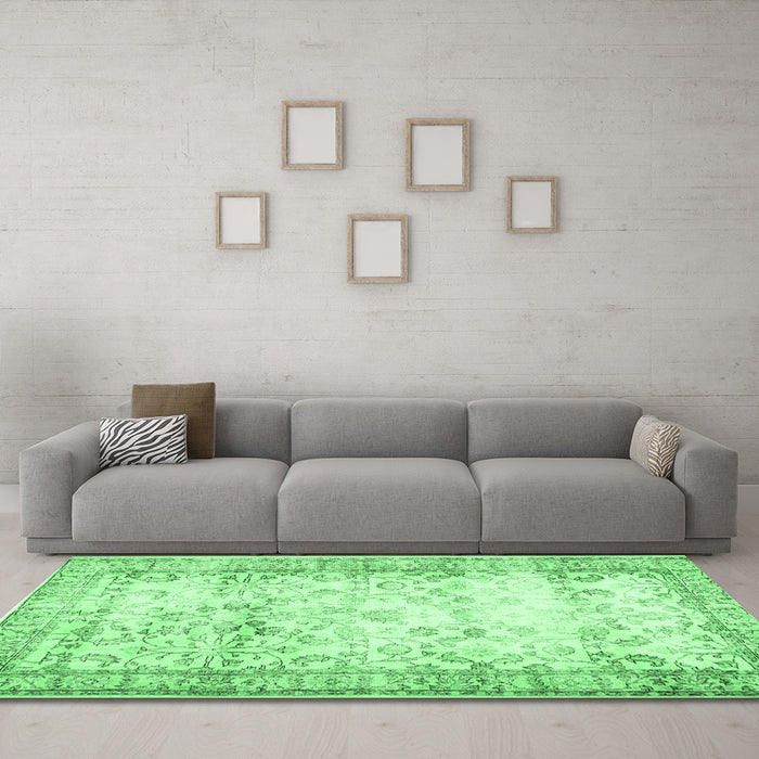 Machine Washable Abstract Emerald Green Contemporary Area Rugs in a Living Room,, wshcon493emgrn