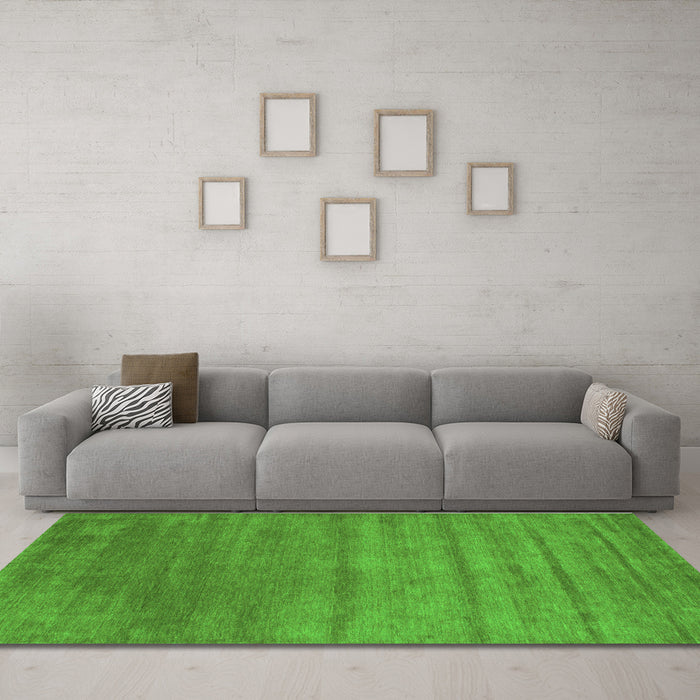 Machine Washable Abstract Green Contemporary Area Rugs in a Living Room,, wshcon49grn