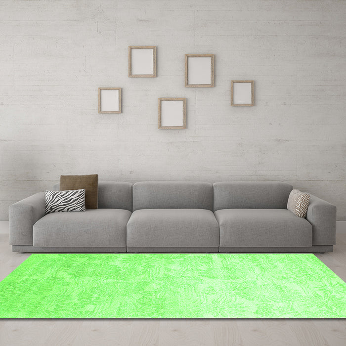 Machine Washable Abstract Green Contemporary Area Rugs in a Living Room,, wshcon500grn