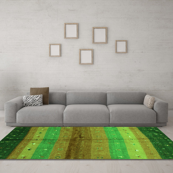 Machine Washable Abstract Green Contemporary Area Rugs in a Living Room,, wshcon506grn