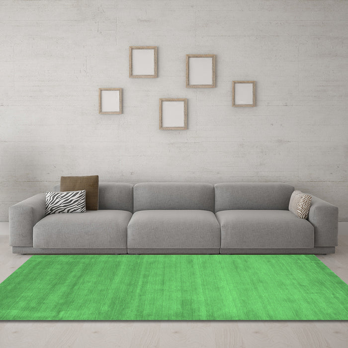 Machine Washable Abstract Emerald Green Contemporary Area Rugs in a Living Room,, wshcon50emgrn