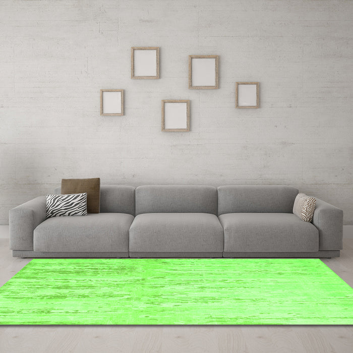 Machine Washable Abstract Green Contemporary Area Rugs in a Living Room,, wshcon510grn