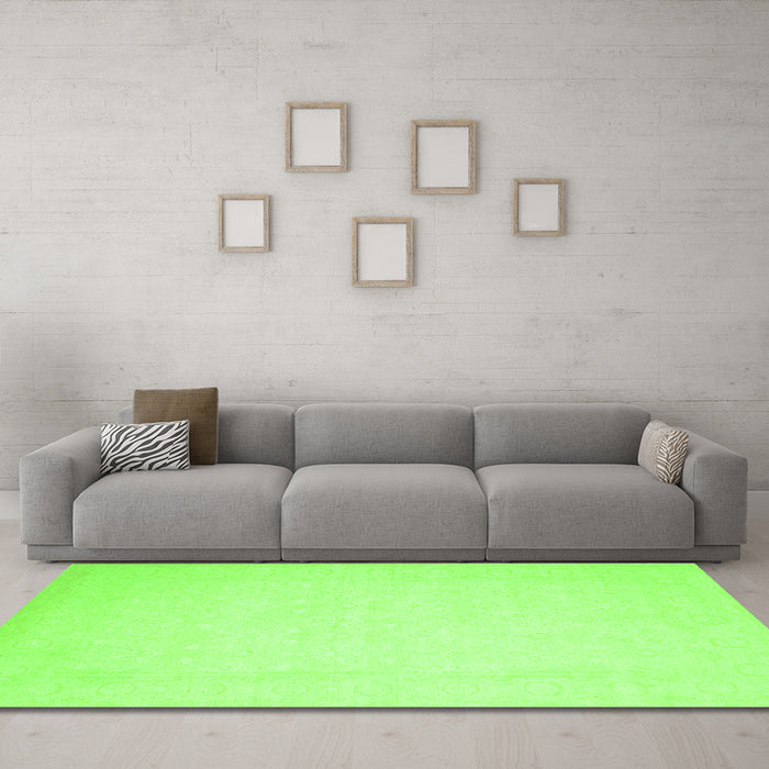 Machine Washable Solid Green Modern Area Rugs in a Living Room,, wshcon511grn
