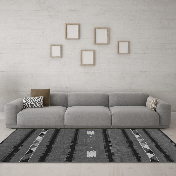 Machine Washable Oriental Gray Traditional Rug in a Living Room,, wshcon513gry