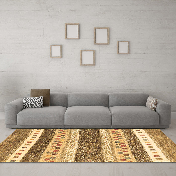 Machine Washable Abstract Brown Contemporary Rug in a Living Room,, wshcon514brn
