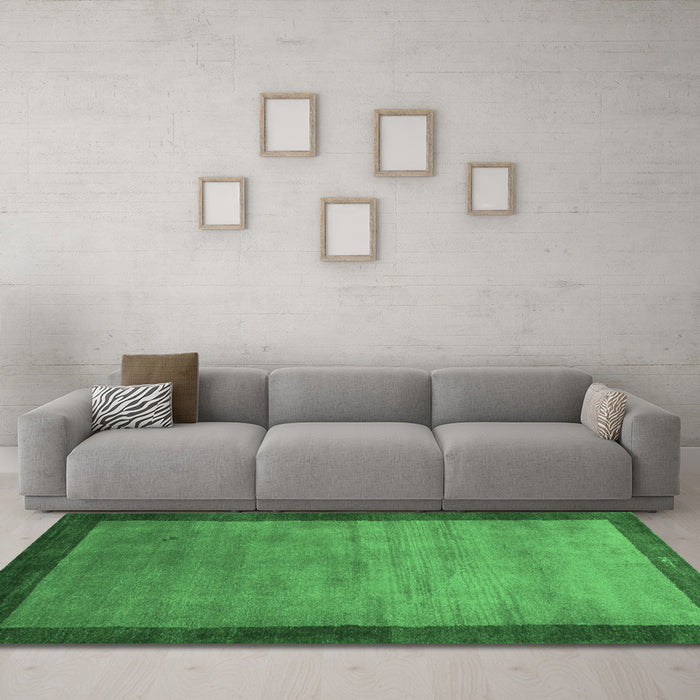 Machine Washable Abstract Emerald Green Contemporary Area Rugs in a Living Room,, wshcon518emgrn