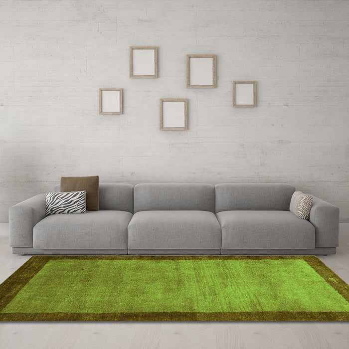 Machine Washable Abstract Green Contemporary Area Rugs in a Living Room,, wshcon518grn