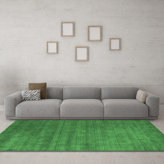 Machine Washable Abstract Emerald Green Contemporary Area Rugs in a Living Room,, wshcon51emgrn