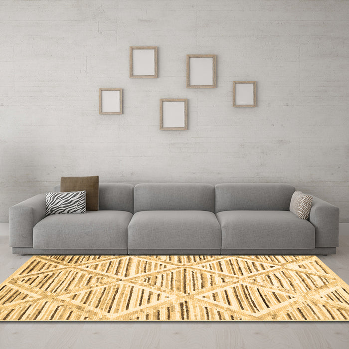 Machine Washable Abstract Brown Contemporary Rug in a Living Room,, wshcon520brn