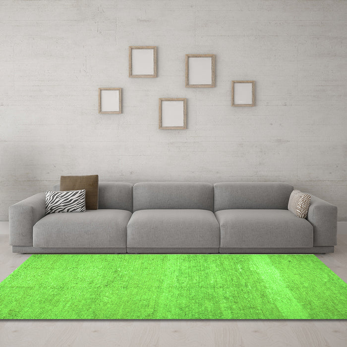 Machine Washable Abstract Green Contemporary Area Rugs in a Living Room,, wshcon522grn