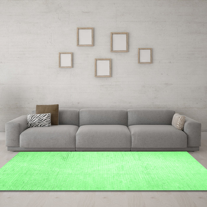 Machine Washable Solid Emerald Green Modern Area Rugs in a Living Room,, wshcon523emgrn