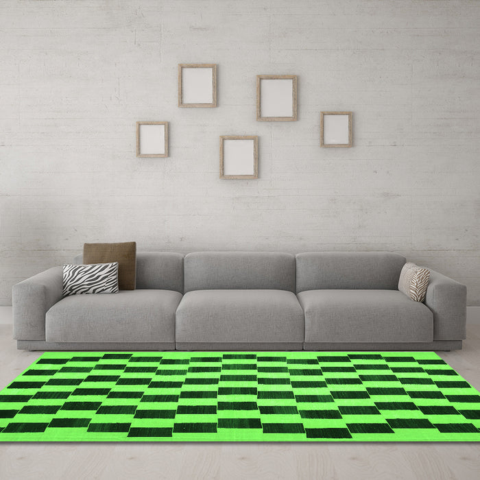 Machine Washable Abstract Green Contemporary Area Rugs in a Living Room,, wshcon526grn