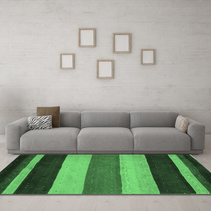 Machine Washable Abstract Emerald Green Contemporary Area Rugs in a Living Room,, wshcon530emgrn