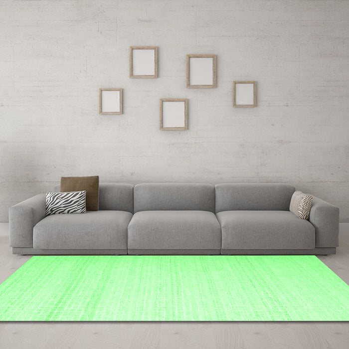 Machine Washable Solid Emerald Green Modern Area Rugs in a Living Room,, wshcon533emgrn