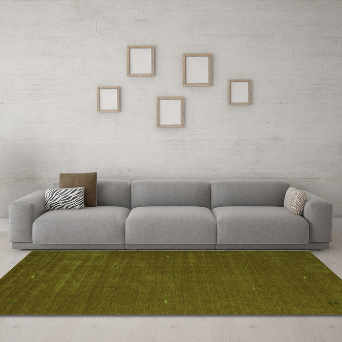 Machine Washable Abstract Green Contemporary Area Rugs in a Living Room,, wshcon538grn