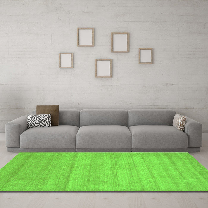 Machine Washable Abstract Green Contemporary Area Rugs in a Living Room,, wshcon53grn