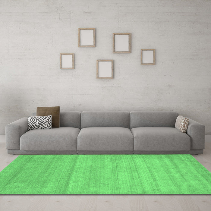 Machine Washable Abstract Emerald Green Contemporary Area Rugs in a Living Room,, wshcon53emgrn