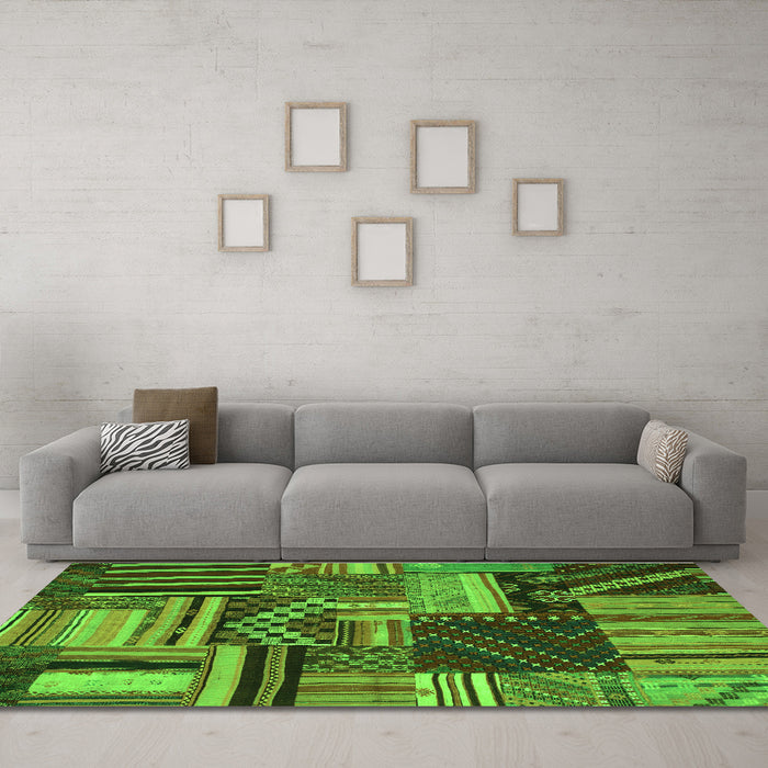 Machine Washable Patchwork Green Transitional Area Rugs in a Living Room,, wshcon542grn