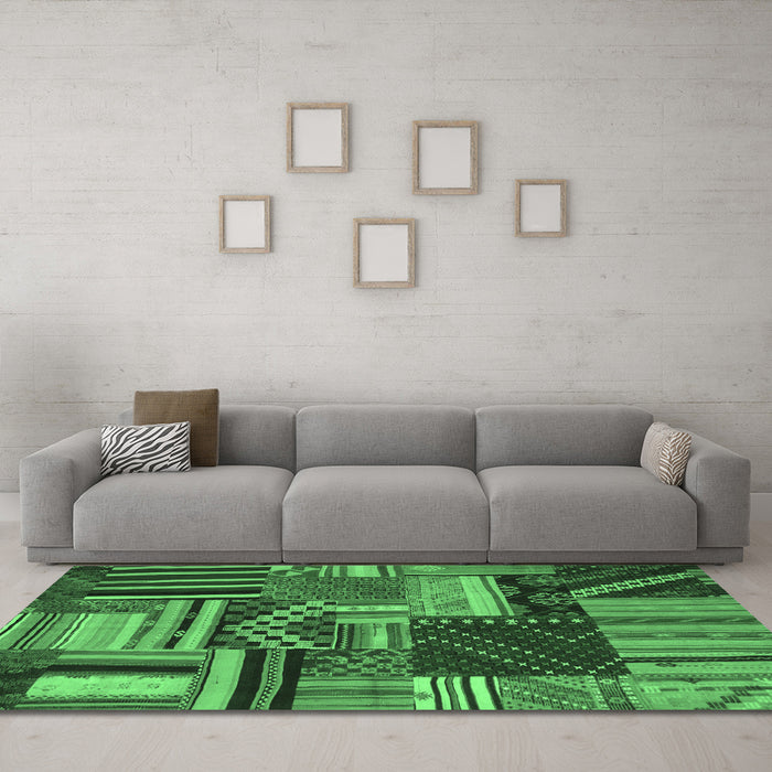 Machine Washable Patchwork Emerald Green Transitional Area Rugs in a Living Room,, wshcon542emgrn