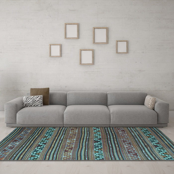 Machine Washable Oriental Light Blue Traditional Rug in a Living Room, wshcon543lblu