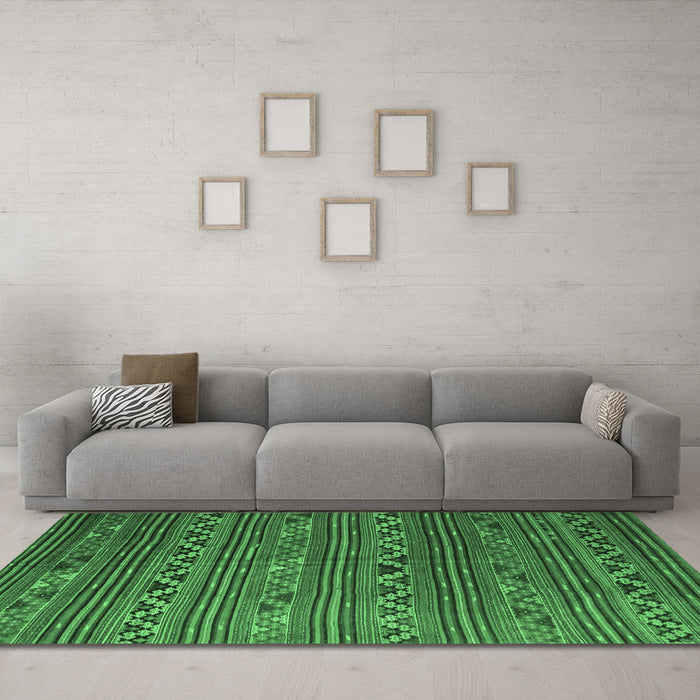 Machine Washable Oriental Emerald Green Traditional Area Rugs in a Living Room,, wshcon543emgrn
