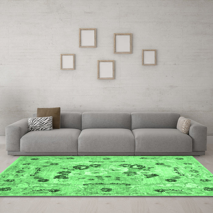 Machine Washable Abstract Emerald Green Contemporary Area Rugs in a Living Room,, wshcon544emgrn