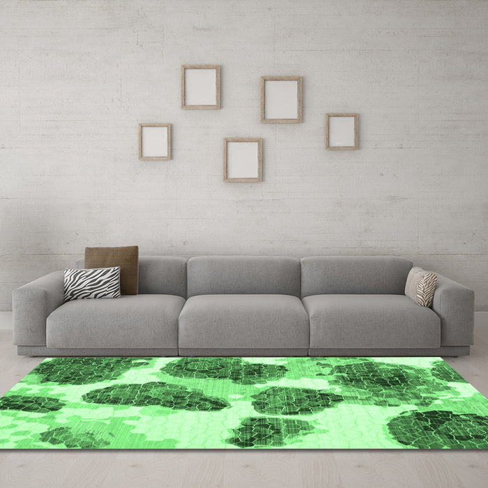 Machine Washable Abstract Emerald Green Contemporary Area Rugs in a Living Room,, wshcon545emgrn