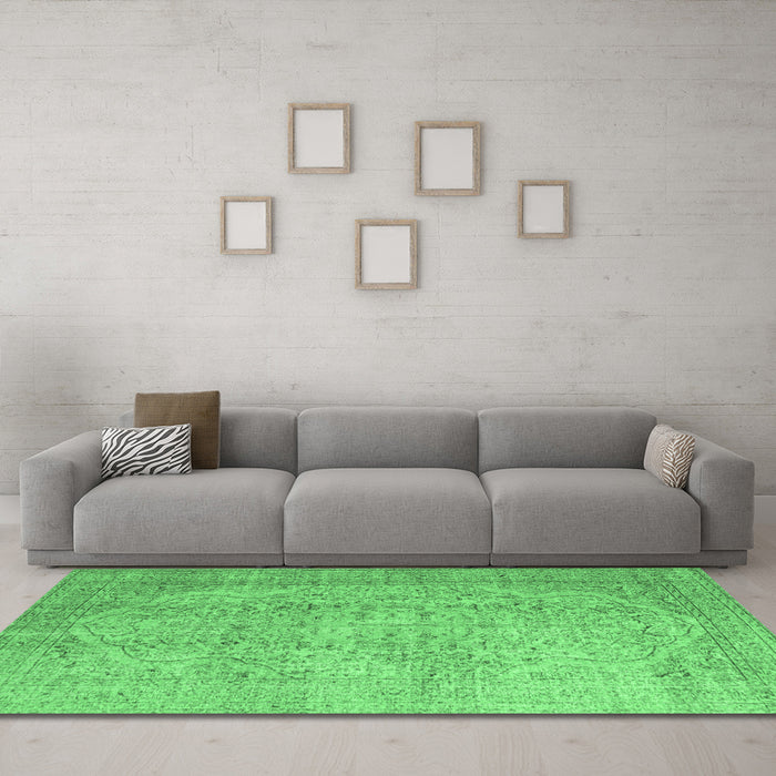 Machine Washable Abstract Emerald Green Contemporary Area Rugs in a Living Room,, wshcon547emgrn