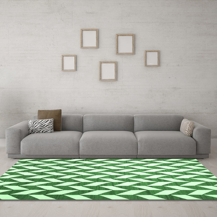 Machine Washable Abstract Emerald Green Contemporary Area Rugs in a Living Room,, wshcon548emgrn