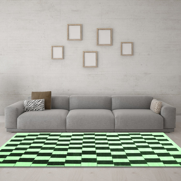 Machine Washable Abstract Emerald Green Contemporary Area Rugs in a Living Room,, wshcon550emgrn