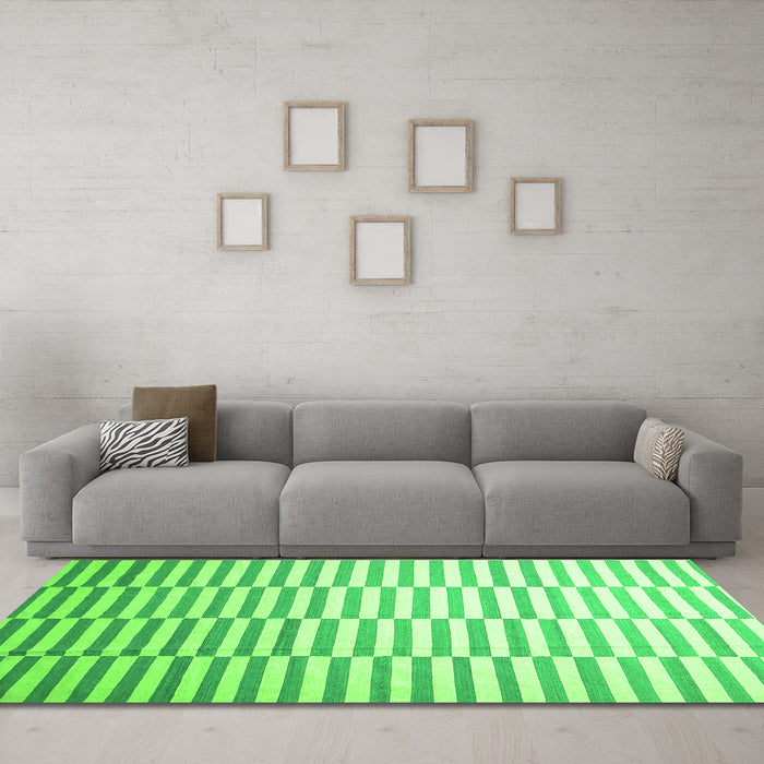 Machine Washable Abstract Green Contemporary Area Rugs in a Living Room,, wshcon551grn