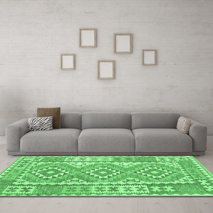 Machine Washable Oriental Emerald Green Traditional Area Rugs in a Living Room,, wshcon553emgrn