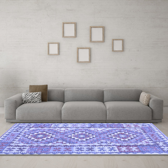 Machine Washable Oriental Blue Traditional Rug in a Living Room, wshcon553blu