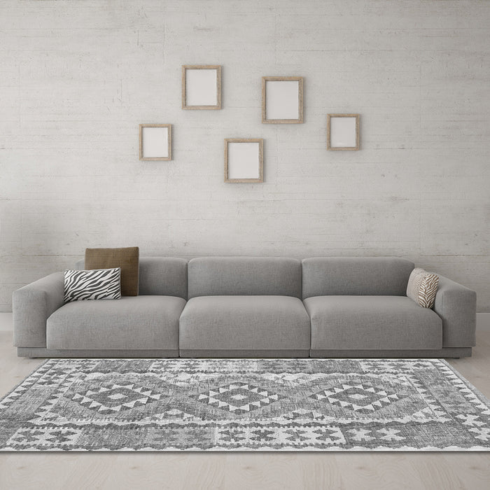 Machine Washable Oriental Gray Traditional Rug in a Living Room,, wshcon553gry