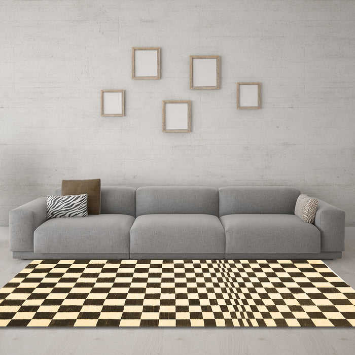 Machine Washable Checkered Brown Modern Rug in a Living Room,, wshcon554brn