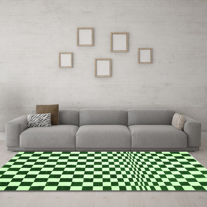 Machine Washable Checkered Green Modern Area Rugs in a Living Room,, wshcon554grn